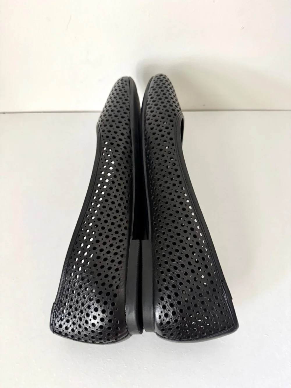 Vionic Orinda Perf Black Leather Perforated Ballet Flats Square Toe Comfort 9.5